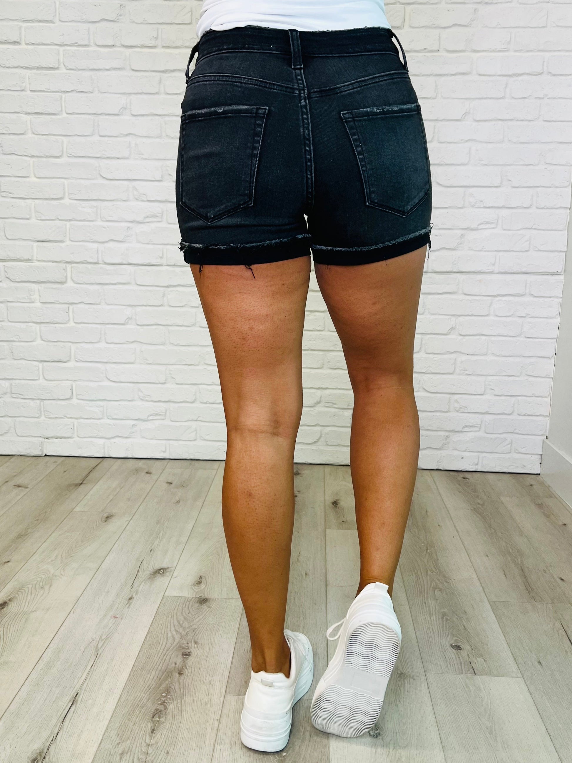 Distressed Hem Shorts in Washed Black by Zenana
Zenana Denim
High Rise
Zip Fly
Washed Black 
Folded Raw Cutoff Hem