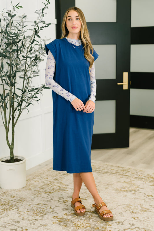 Casual cap sleeve Navy dress
Jersey Knit
High Stretch
Banded, Round Neckline
Banded Sleeve Cuff
Side Slit
95% Cotton, 5% Spandex
True to Size