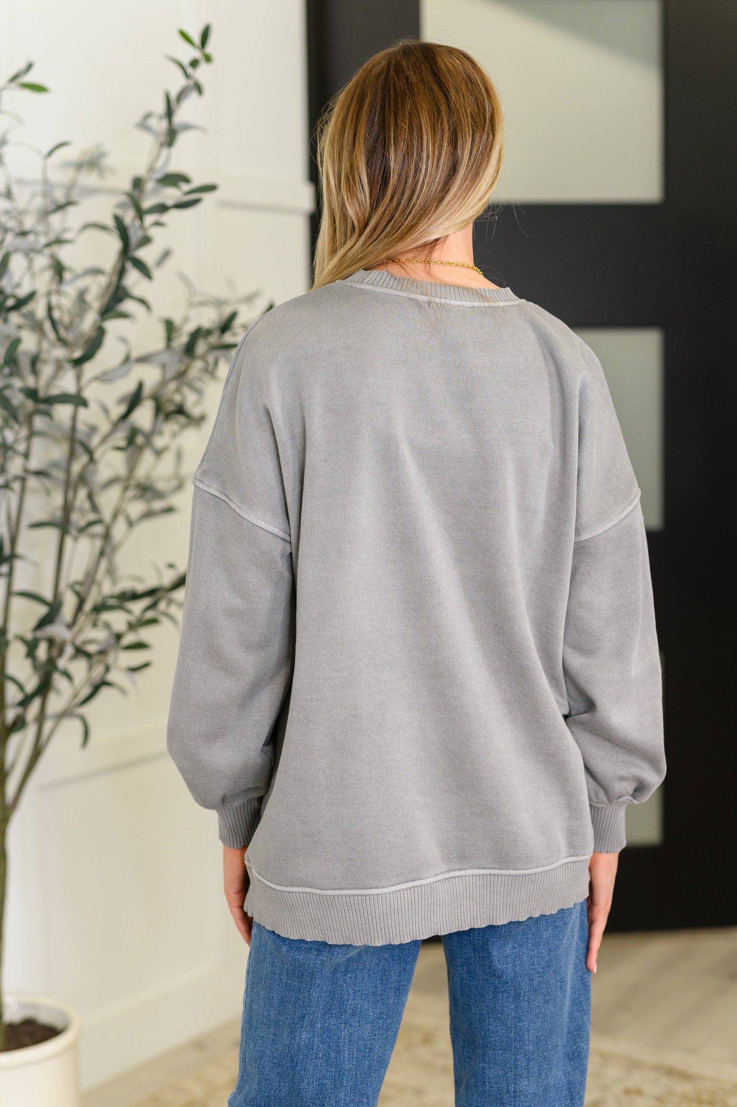Sleet stepped hem pullover by Zenana
French Terry
Banded, Ribbed Round Neckline
Drop Shoulder
Banded, Ribbed Sleeve Cuff
Functional Side Pockets
Banded, Ribbed Stepped Hemline
60% Cotton, 40% Polyester
True to Size