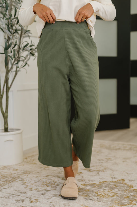 Ribbed Knit pants in Dusty Pine by Honey Mark
High Stretch
High Waisted
Cased Elastic Waitband
Functional Side Pockets
Straight Leg Silhouette
93% Cotton, 7% Spandex
True to Size