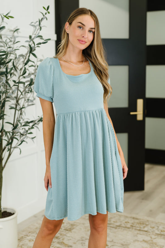 Cable Ribbed Knit short sleeve dress
High Stretch
Square Neckline
Balloon Sleeve
Banded Sleeve Cuff
Gathered Waist Seam
Functional Side Pockets
Functional Back Tie
76% Polyester, 21% Rayon, 3% Spandex
True to Size