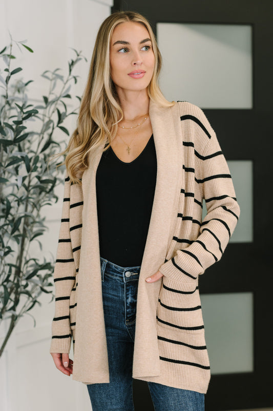 Mid-weight Sweater Knit  Cardigan
Open Front
Shawl Neckline
Functional Patch Pockets
50% Viscose, 28% Polyester, 22% Polyamide
True to Size
