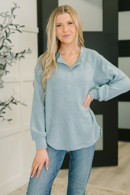 Melange Hacci Top by Zenana in Blue Grey
High Stretch
Round Neckline
Half Front Snap Button Closures
Scooped Stepped Hem
Long Sleeve
Banded Sleeve Cuff
82% Polyester, 15% Rayon, 3% Spandex
True to Size 