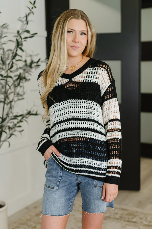 Black/White long sleeve net layering top by Lovelo
Lightweight Net Knit
Stretch
Banded, Ribbed V-Neckline
Drop Shoulder
Long Sleeve
Banded, Ribbed Sleeve Cuff
Banded, Ribbed Hem
65% Acrylic, 35% Nylon
True to Size
