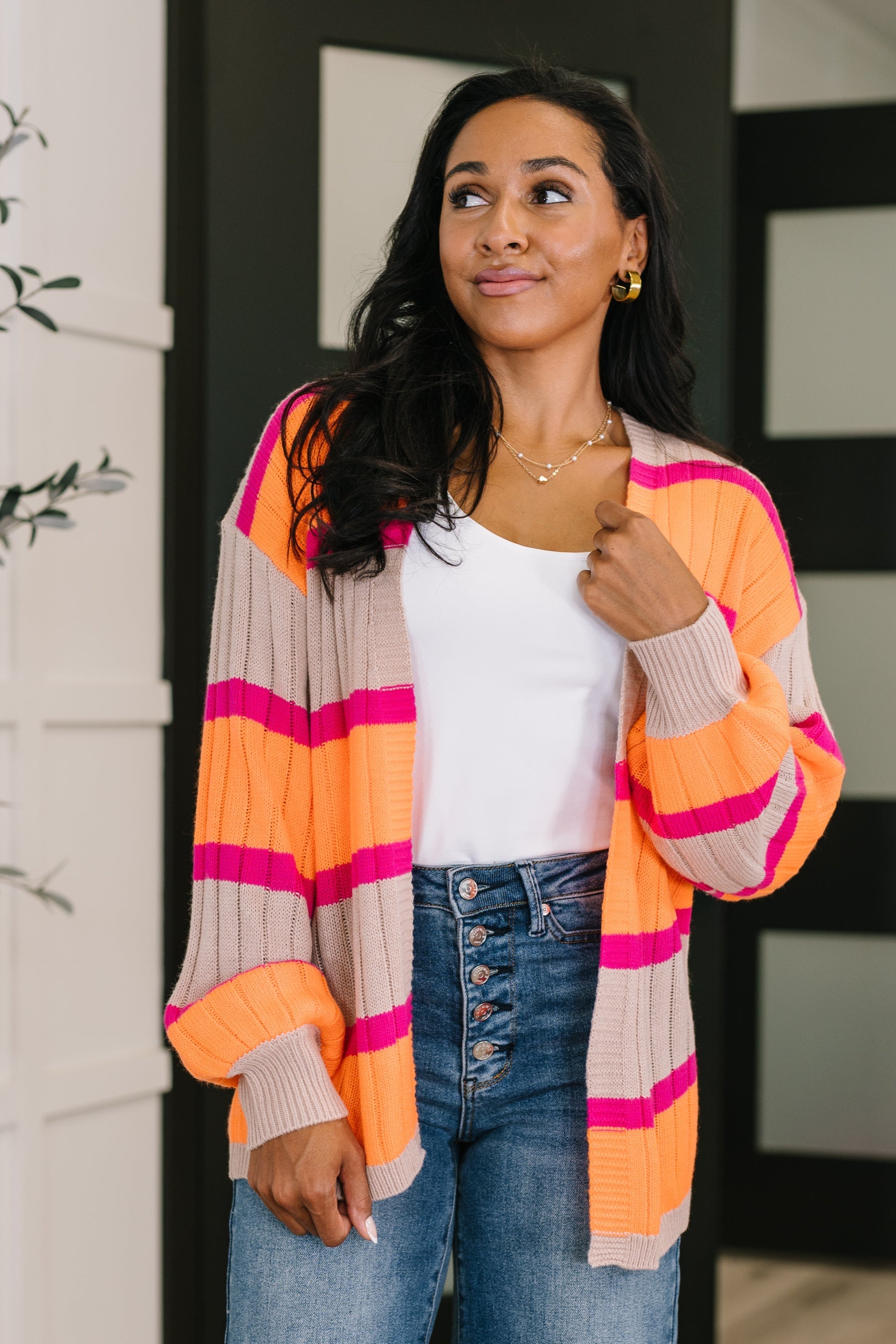 Light-Mid Weight Sweater-knit cardigan
Open Front
Drop Shoulder
Ribbed Hem
Banded, Ribbed Sleeve Cuff
100% Acrylic
True to Size
